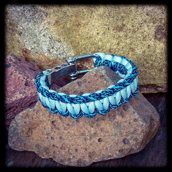 Bracelet de survie bleu avec manille ajustable